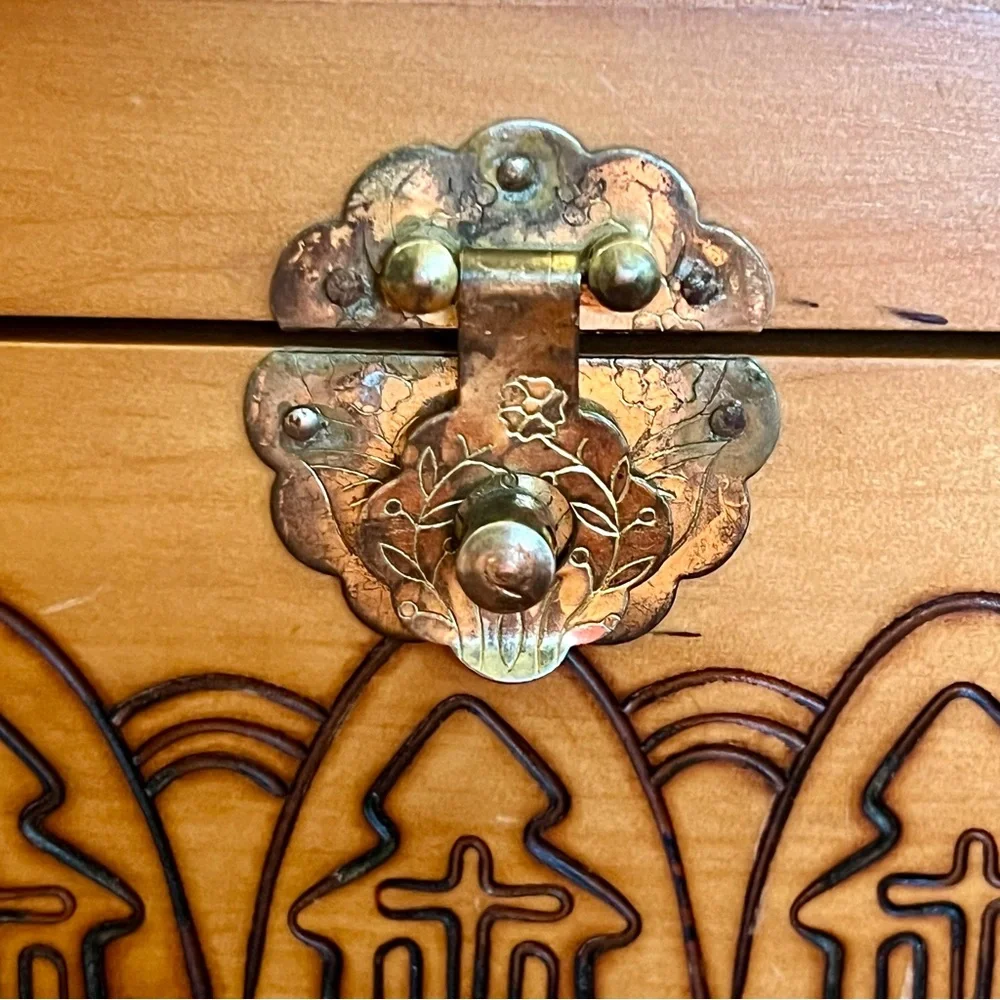 Vintage Asian‎ Theme Jewelry/Music Box Carved Dragons Red Velvet Lining Mirrored